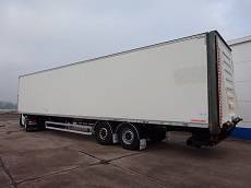 FRUEHAUF FSRMDA – SEMI-REMORQUE 2 ESSIEUX FOURGON ET HAYON 2 TONNES