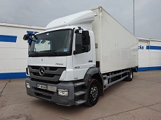 MERCEDES AXOR 1829 L – 4X2 – EURO 5 – CAISSE POLYFOND DOUBLE ETAGE ET HAYON 2.000 KGS