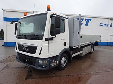 MAN TGL 10-220 BL – 4X2 – EURO 6 – PLATEAU A RIDELLES + COFFRE – 122.000 KMS – PARFAIT ETAT !