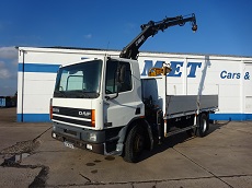 DAF 65 CF 210 – 4X2 – EURO 2 – PLATEAU ET GRUE 7T/M – SUSPENSIONS A LAMES