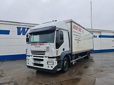 IVECO STRALIS AT190S27/P – 4X2 – EURO 3 – CAISSE – CÔTE DROIT AVEC RIDEAU COULISSANT ET HAYON